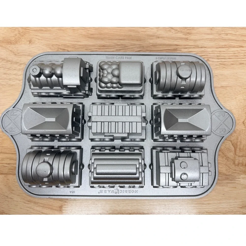 Nordic Ware Train Cake Pan Silver Cast Aluminum 9 Cavity 5 Cup 1.2L USA #11